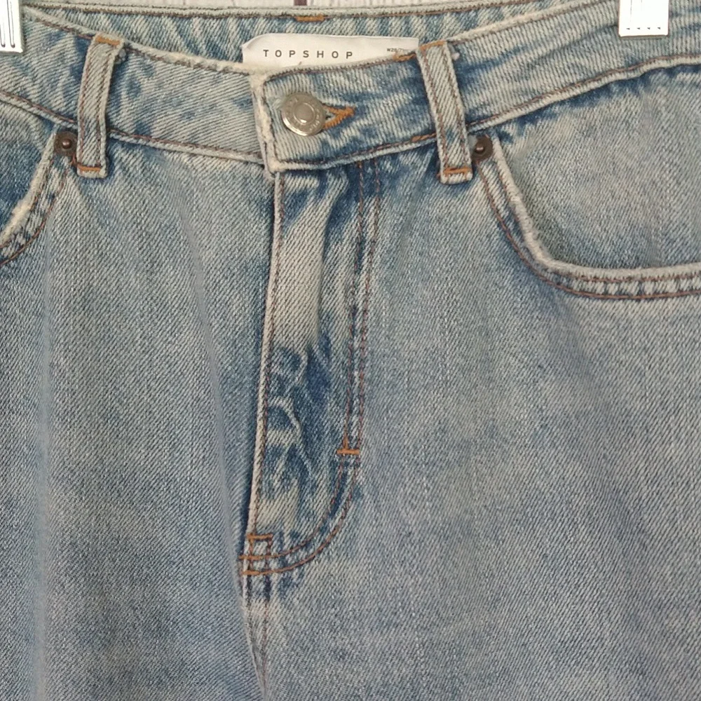 Top Shop distressed knee mom jeans size 28